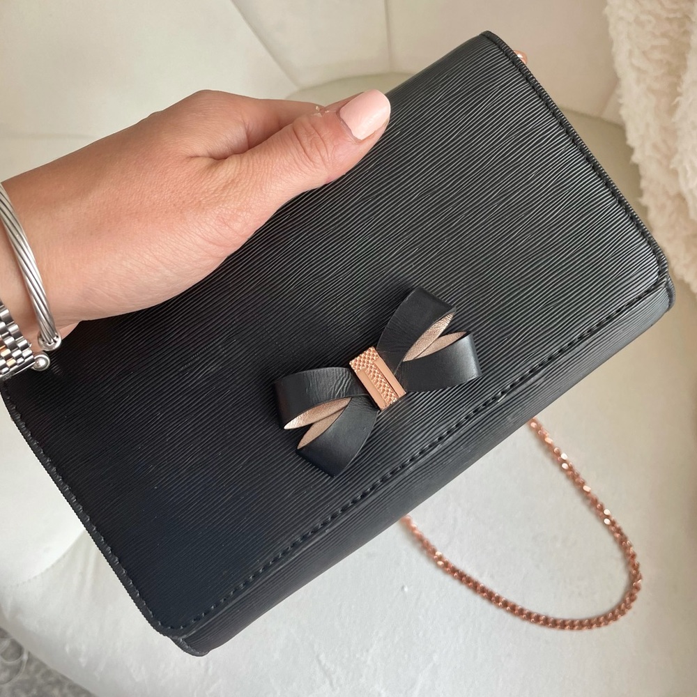 ❌❌Sold❌❌ Ted Baker leather crossbody bow wallet on chain